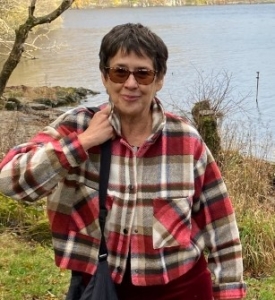 Photo of author Lesley Valdes